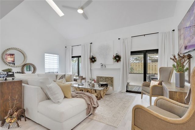 871 Meadowland DR F, Naples, FL 34108