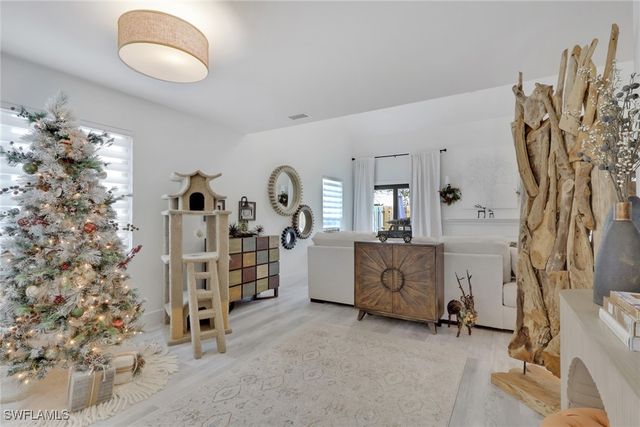 871 Meadowland DR F, Naples, FL 34108