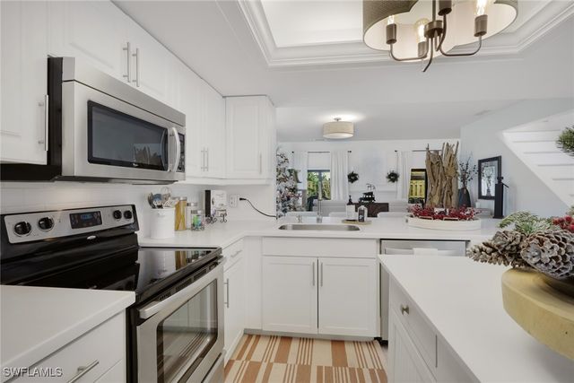 871 Meadowland DR F, Naples, FL 34108