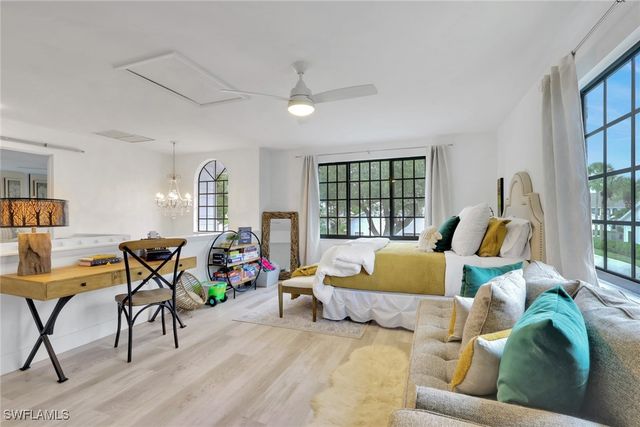 871 Meadowland DR F, Naples, FL 34108