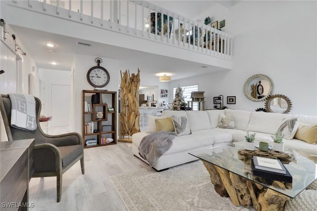 871 Meadowland DR F, Naples, FL 34108