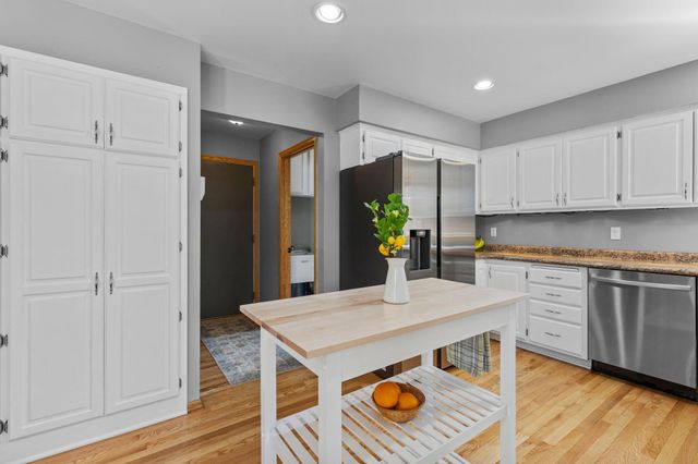 1772 Brighton Trail, Woodbury, MN 55125