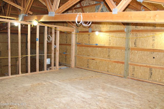 10050 E DUCE RD, Athol, ID 83801