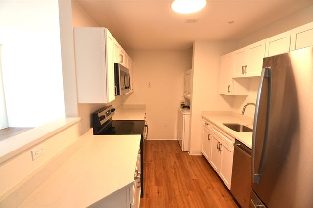 75 Peterborough 401, Boston, MA 02215