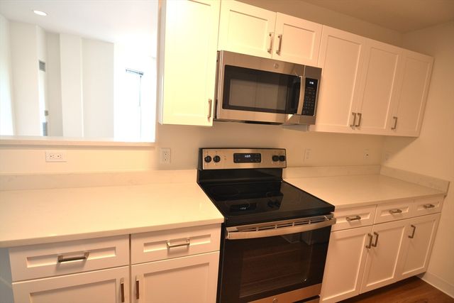 75 Peterborough 401, Boston, MA 02215