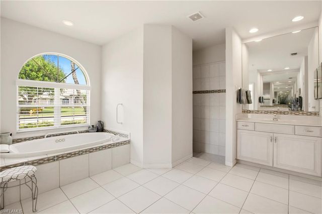 10815 Phoenix WAY, Naples, FL 34119