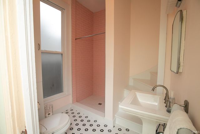 1104 Columbia Avenue, Fort Wayne, IN 46805