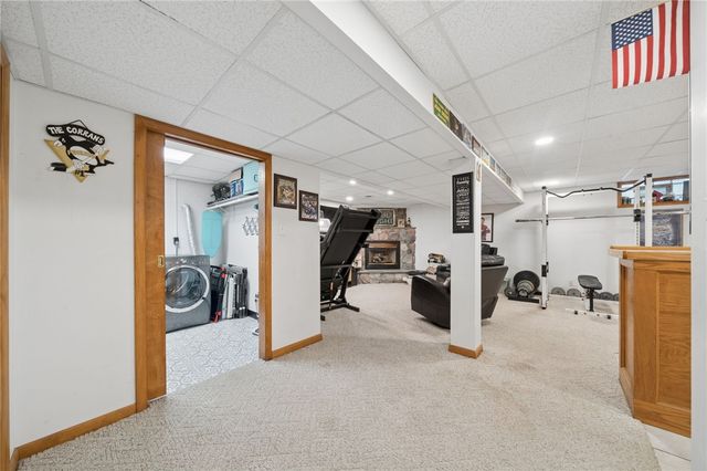 4067 Briarwood Dr, Jeannette, PA 15644