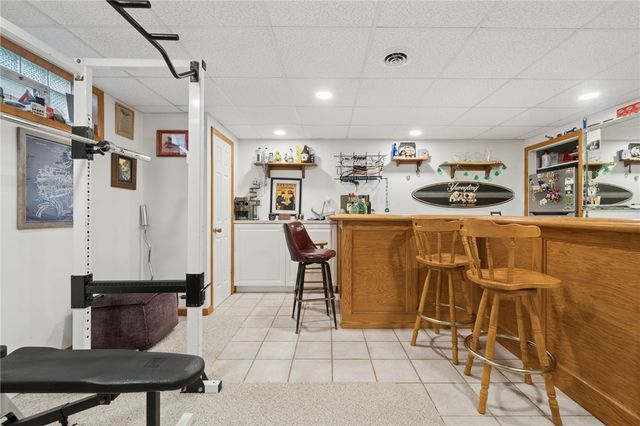 4067 Briarwood Dr, Jeannette, PA 15644