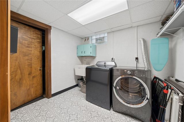 4067 Briarwood Dr, Jeannette, PA 15644