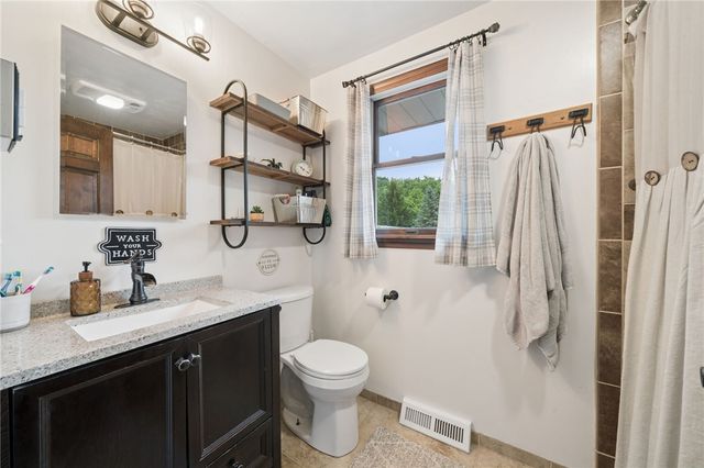 4067 Briarwood Dr, Jeannette, PA 15644
