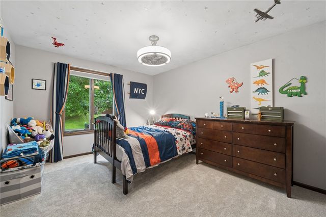 4067 Briarwood Dr, Jeannette, PA 15644