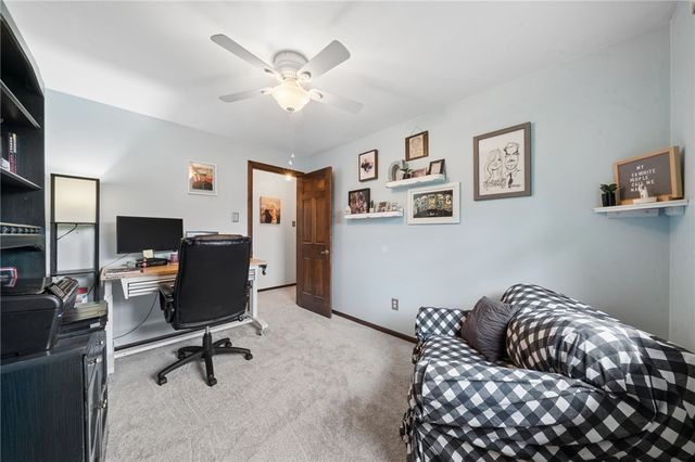 4067 Briarwood Dr, Jeannette, PA 15644