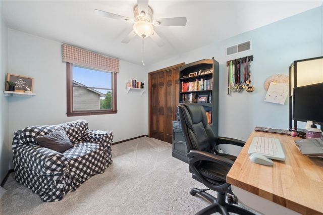 4067 Briarwood Dr, Jeannette, PA 15644