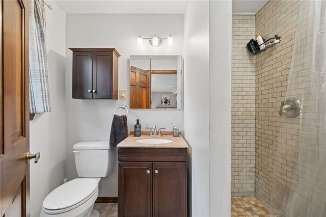 4067 Briarwood Dr, Jeannette, PA 15644