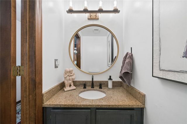 4067 Briarwood Dr, Jeannette, PA 15644