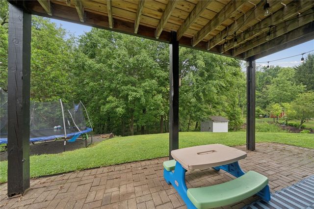 4067 Briarwood Dr, Jeannette, PA 15644