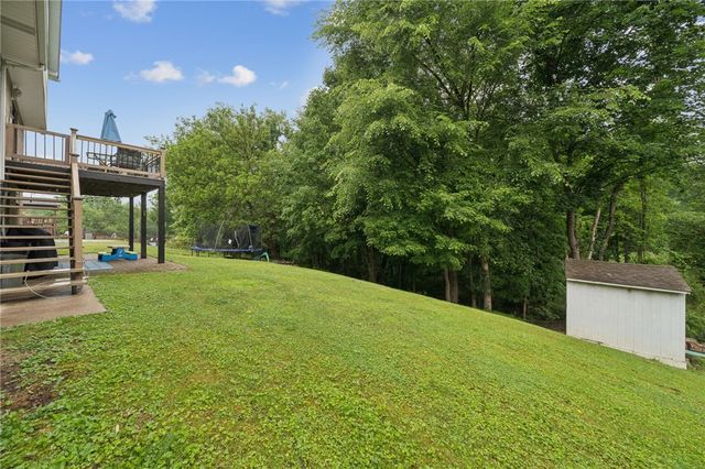 4067 Briarwood Dr, Jeannette, PA 15644