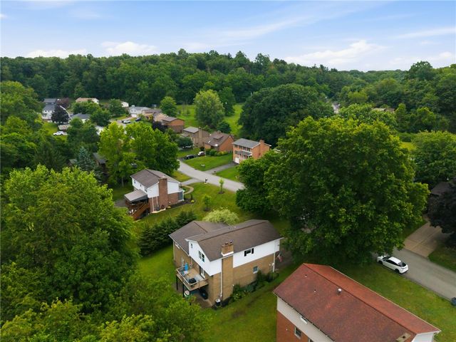 4067 Briarwood Dr, Jeannette, PA 15644