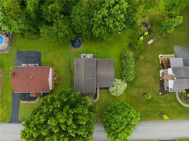 4067 Briarwood Dr, Jeannette, PA 15644