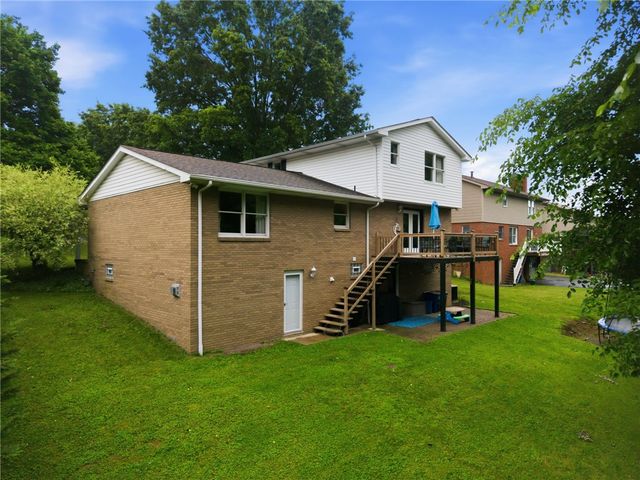 4067 Briarwood Dr, Jeannette, PA 15644