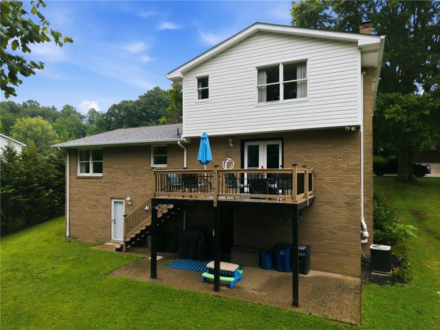 4067 Briarwood Dr, Jeannette, PA 15644