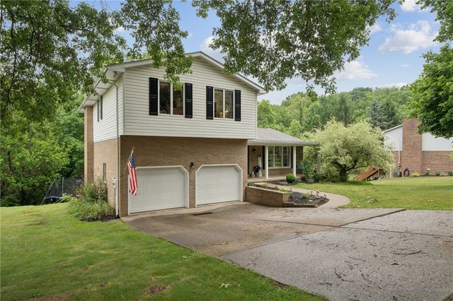 4067 Briarwood Dr, Jeannette, PA 15644