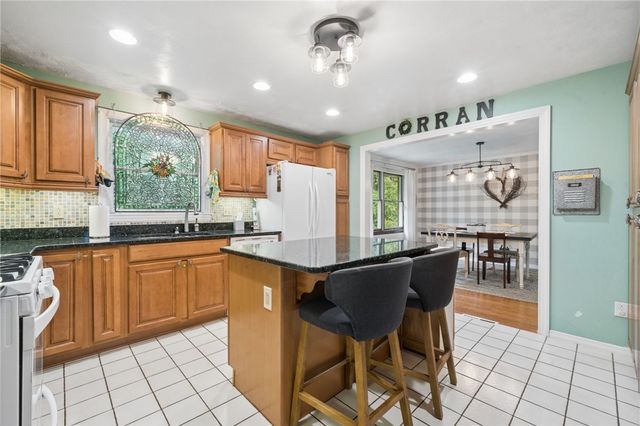 4067 Briarwood Dr, Jeannette, PA 15644