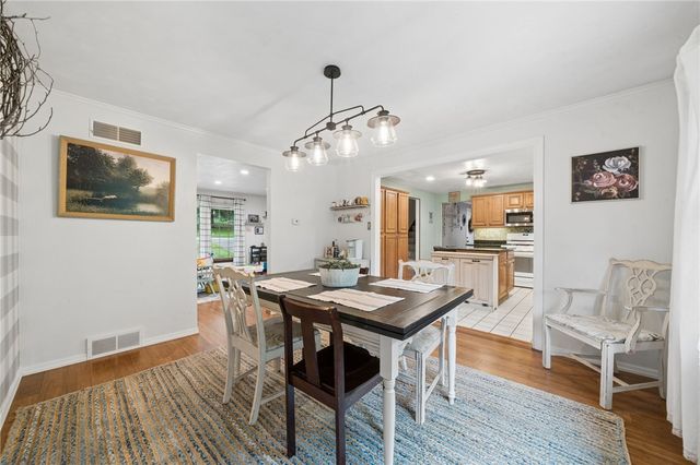 4067 Briarwood Dr, Jeannette, PA 15644