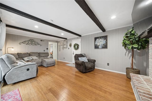 4067 Briarwood Dr, Jeannette, PA 15644