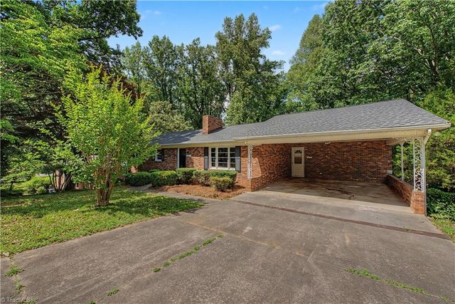 3761 Spaulding Drive, Winston-salem, NC 27105