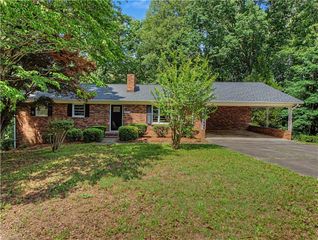 3761 Spaulding Drive, Winston-salem, NC 27105