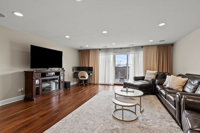 1777 W CRYSTAL Lane 307, Mount Prospect, IL 60056