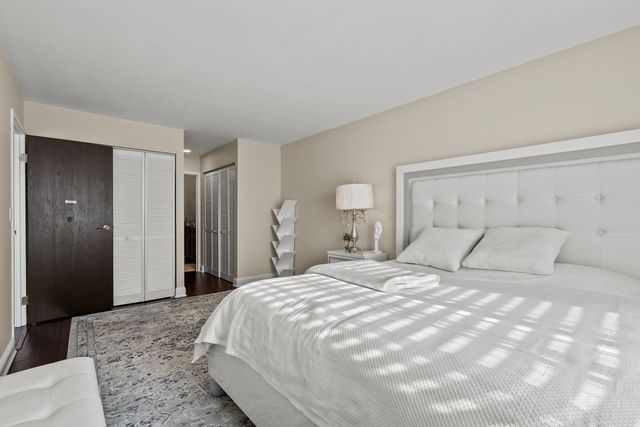 1777 W CRYSTAL Lane 307, Mount Prospect, IL 60056