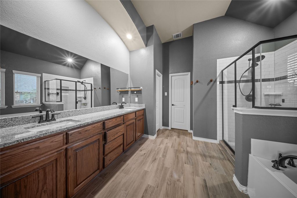 Image 16 of property listing at 1057 Shady Lane Drive, Rockwall, TX 75087