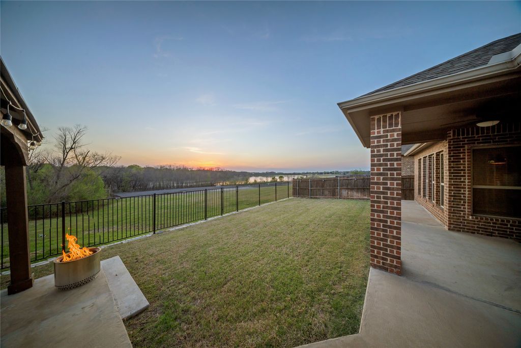 Image 2 of property listing at 1057 Shady Lane Drive, Rockwall, TX 75087