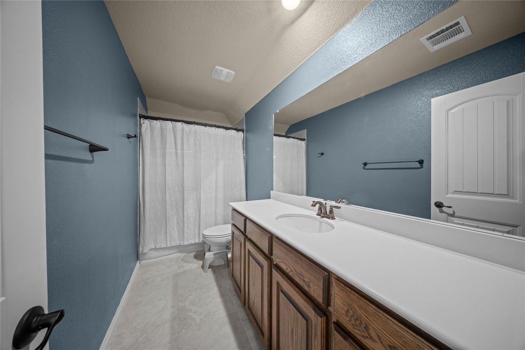 Image 23 of property listing at 1057 Shady Lane Drive, Rockwall, TX 75087
