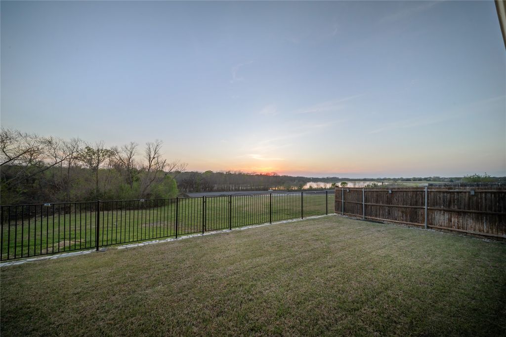 Image 27 of property listing at 1057 Shady Lane Drive, Rockwall, TX 75087