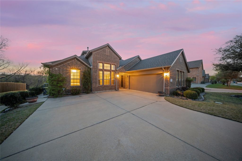 Image 3 of property listing at 1057 Shady Lane Drive, Rockwall, TX 75087