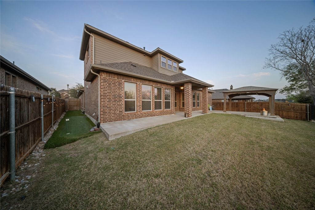 Image 4 of property listing at 1057 Shady Lane Drive, Rockwall, TX 75087