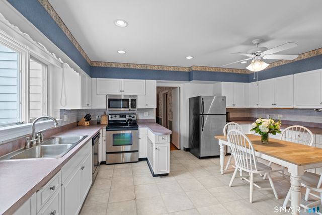32 East Main Street, Stonington, CT 06355