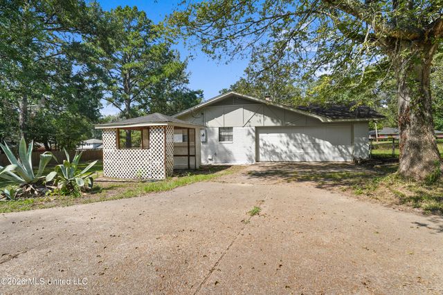 130 Western Hills Drive, Jackson, MS 39212