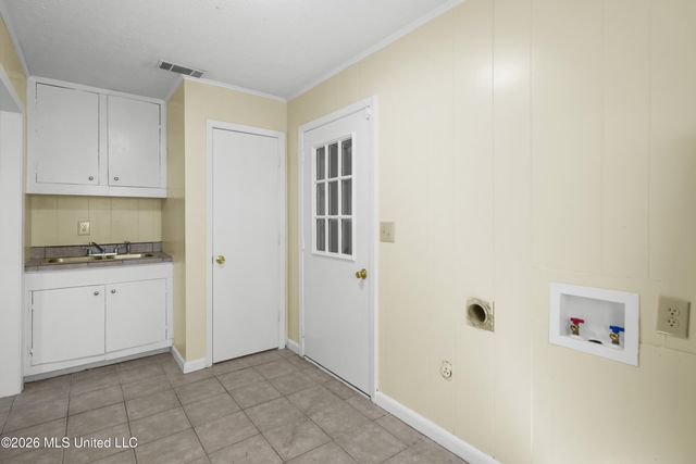 130 Western Hills Drive, Jackson, MS 39212