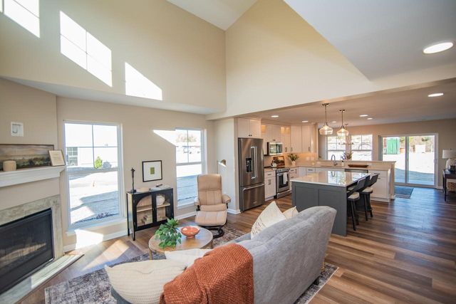 1071 Anchor AVENUE, West Bend, WI 53095