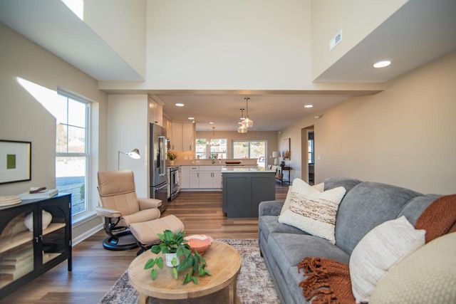 1071 Anchor AVENUE, West Bend, WI 53095