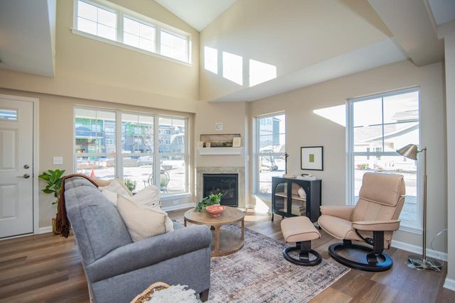 1071 Anchor AVENUE, West Bend, WI 53095