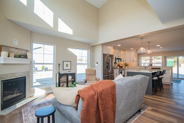1071 Anchor AVENUE, West Bend, WI 53095