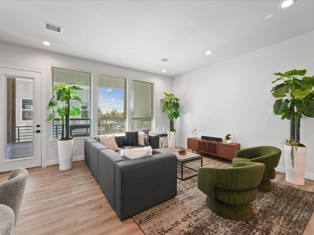 4842 Pinemont Drive, Houston, TX 77091