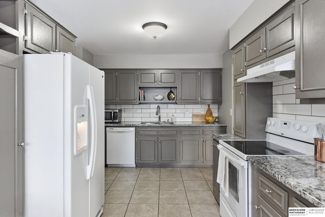 2044 E 2nd Street, Fremont, NE 68025