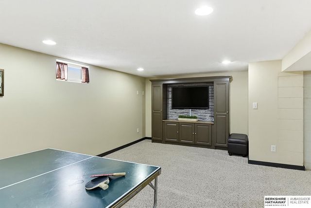 2044 E 2nd Street, Fremont, NE 68025